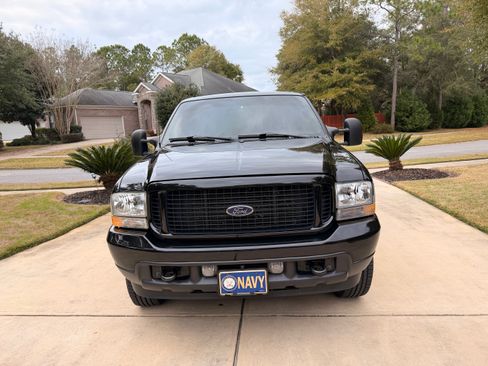 Used 2004 Ford Excursion Limited image 2