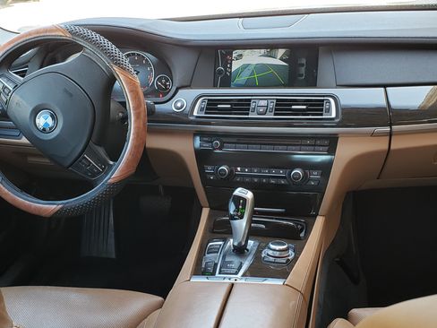Used 2009 BMW 750i image 5