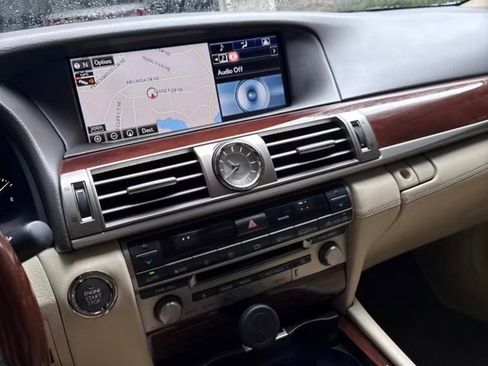 Used 2015 Lexus LS 460 w/ Ultra Luxury Package RWD image 8