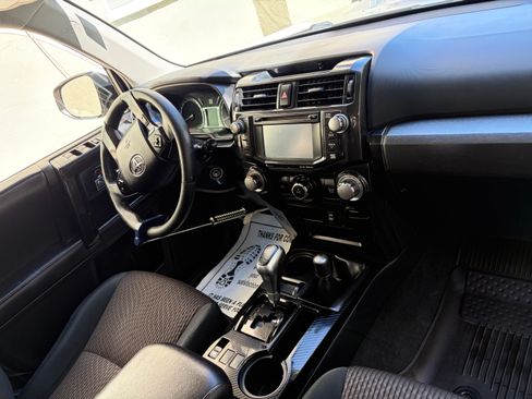 Used 2018 Toyota 4Runner TRD Off-Road AWD/4WD image 2