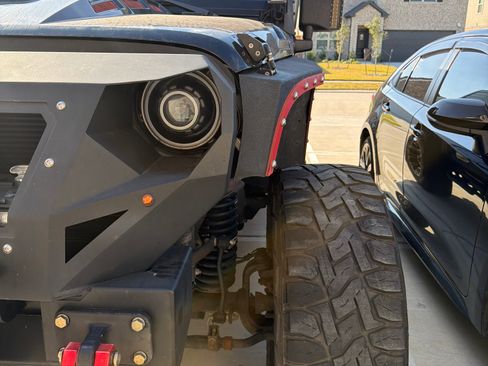 Used 2015 Jeep Wrangler Unlimited Sahara image 4