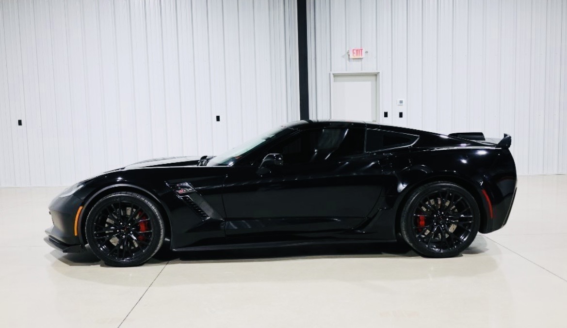 Used 2017 Chevrolet Corvette Z06 RWD image 1