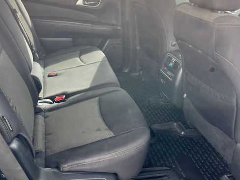 Used 2020 Nissan Pathfinder SV image 10