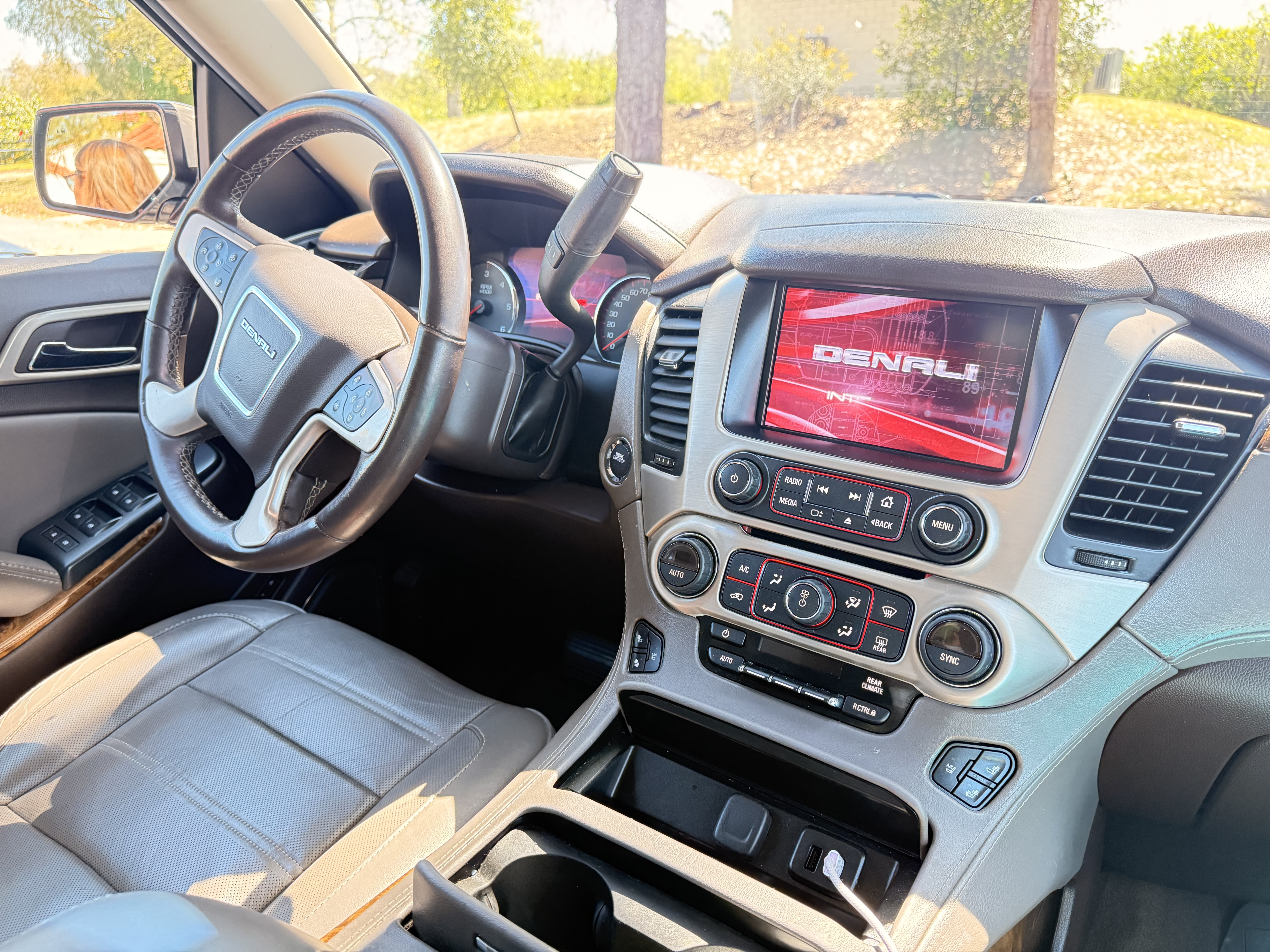 Used 2016 GMC Yukon Denali w/ Open Road Package AWD/4WD image 4