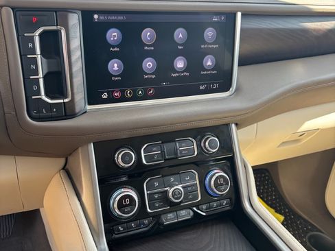 Used 2021 GMC Yukon XL Denali w/ Denali Premium Package image 12