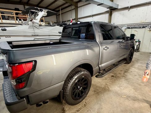 Used 2023 Nissan Titan SV w/ SV Convenience Package image 4