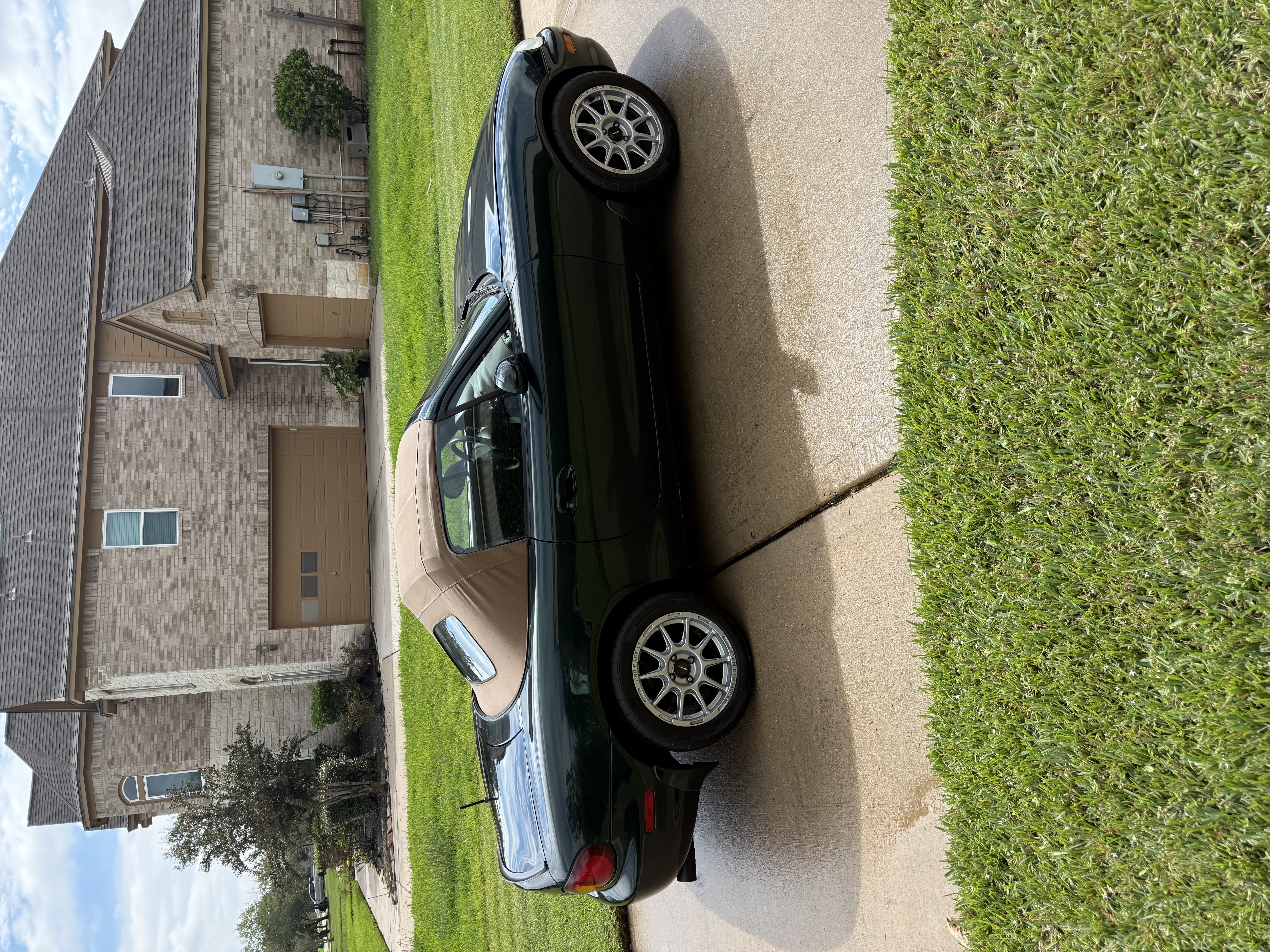 Used 1999 MAZDA MX-5 Miata RWD image 1