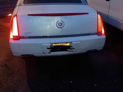 Used 2010 Cadillac DTS Premium FWD image 11