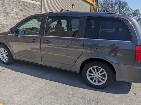 Used 2019 Dodge Grand Caravan SXT image 6