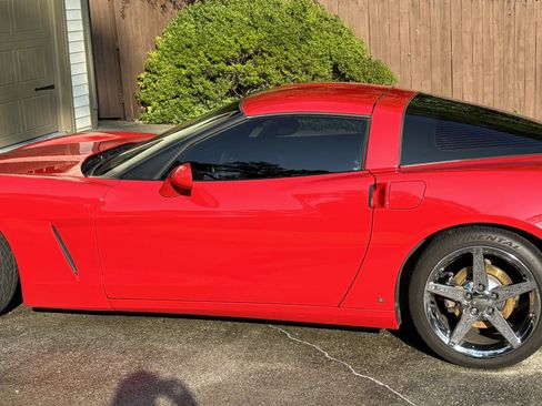 Used 2006 Chevrolet Corvette Coupe w/ Preferred Equipment Group RWD image 4