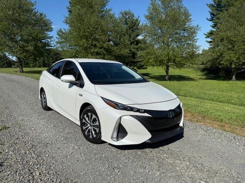 Used 2022 Toyota Prius Prime XLE image 1