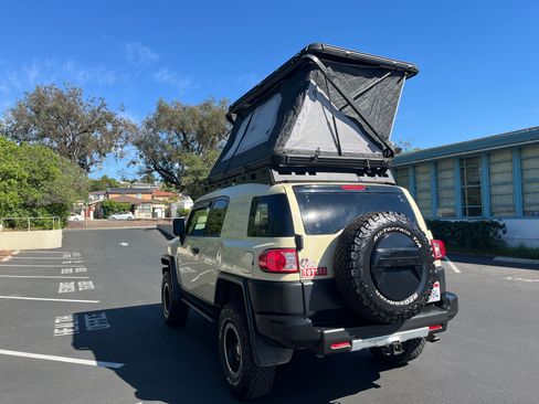 Used 2010 Toyota FJ Cruiser Sport Utility 2D image 4