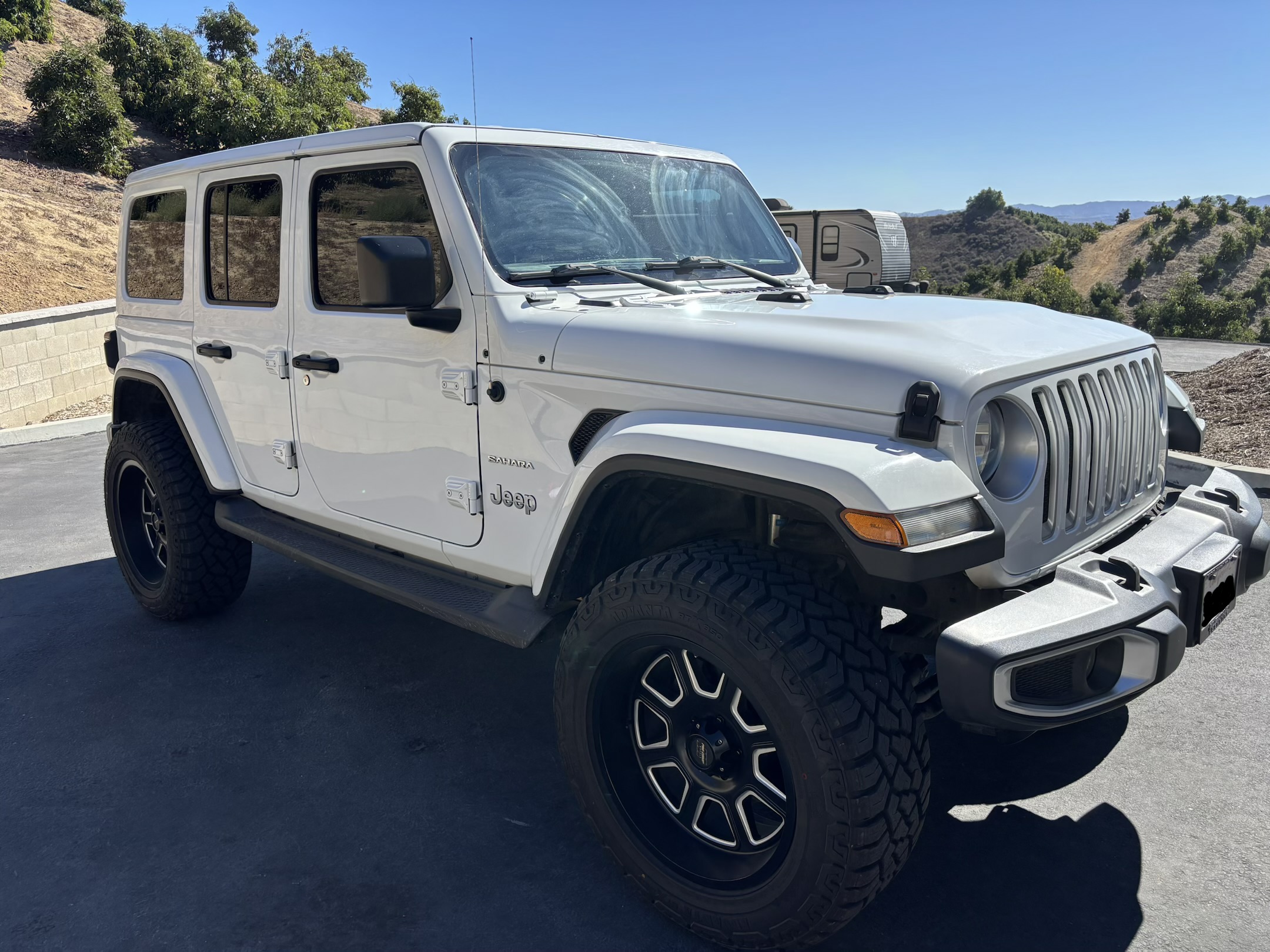 Used 2018 Jeep Wrangler Unlimited Sahara w/ Dual Top Group AWD/4WD image 5