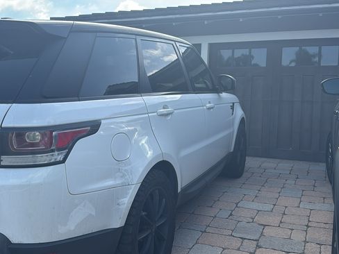 Used 2015 Land Rover Range Rover Sport SE image 13