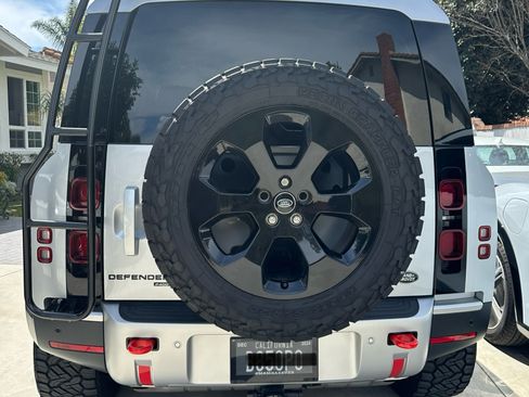 Used 2022 Land Rover Defender 110 SE AWD/4WD image 4