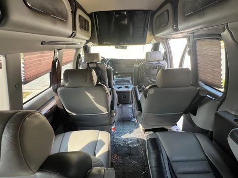 Used 2015 GMC Savana 2500 Extended RWD image 10