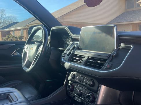 Used 2021 Chevrolet Tahoe LT w/ LT Signature Package image 9