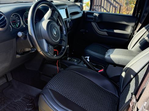 Used 2016 Jeep Wrangler Sport w/ Connectivity Group image 12