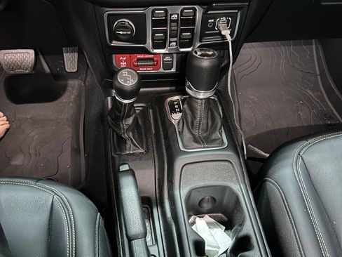 Used 2025 Jeep Wrangler Unlimited Sport AWD/4WD image 6