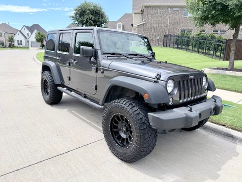 Used 2016 Jeep Wrangler Unlimited Sport AWD/4WD image 2