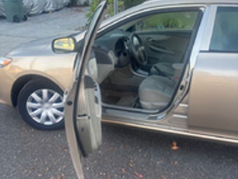 Used 2010 Toyota Corolla LE image 12