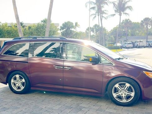 Used 2012 Honda Odyssey Touring Elite image 9