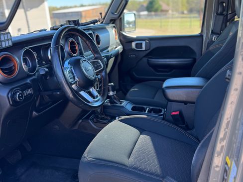 Used 2020 Jeep Gladiator Mojave w/ Trailer Tow Package image 11