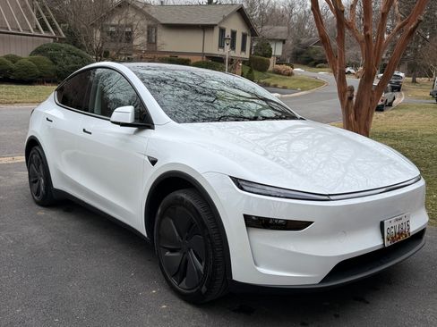 Used 2026 Tesla Model Y Long Range image 1