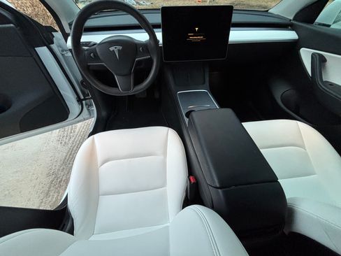 Used 2022 Tesla Model Y Long Range image 17