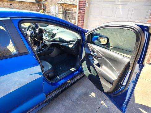 Used 2017 Chevrolet Volt LT w/ Comfort Package image 15