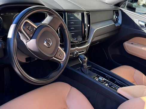 Used 2018 Volvo XC60 T6 Momentum w/ Convenience Package image 17