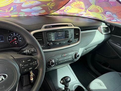 Used 2018 Kia Sorento L FWD image 11
