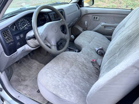 Used 2001 Toyota Tacoma 2WD Regular Cab image 12
