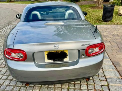 Used 2011 MAZDA MX-5 Miata Touring w/ Suspension Pkg RWD image 8