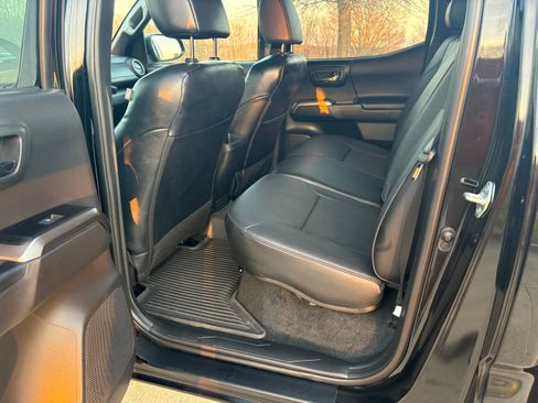 Used 2023 Toyota Tacoma Limited image 14
