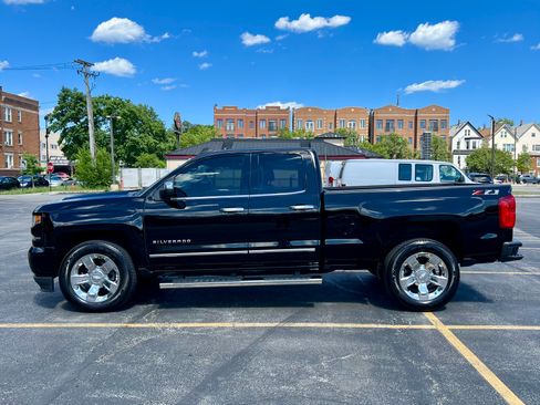 Used 2018 Chevrolet Silverado 1500 LTZ Z71 w/ LTZ Plus Package AWD/4WD image 4