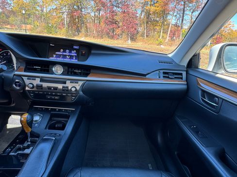 Used 2014 Lexus ES 300h image 20