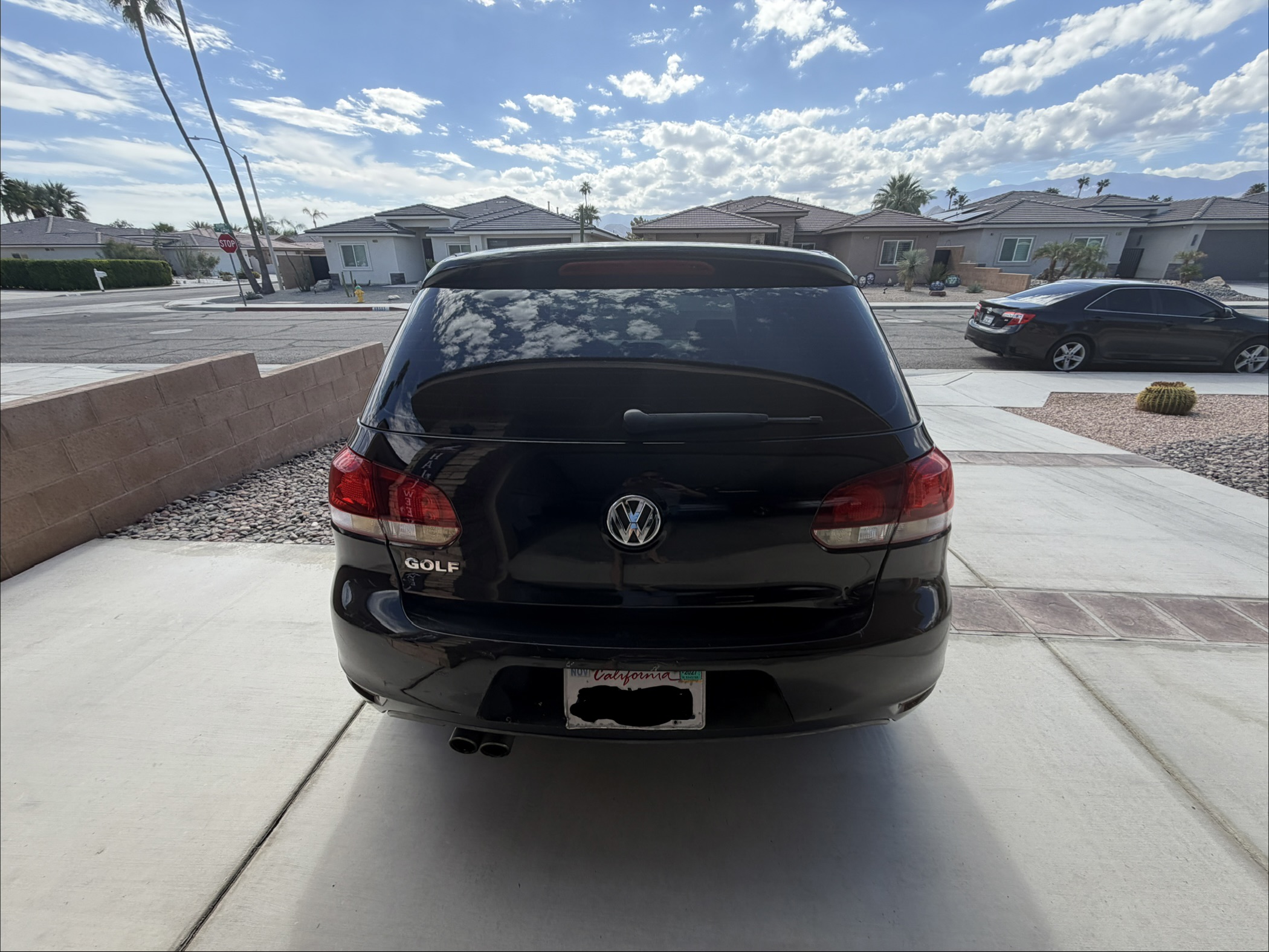 Used 2010 Volkswagen Golf 2-Door FWD image 9