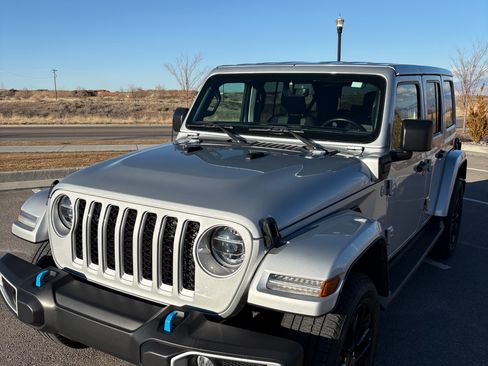 Used 2022 Jeep Wrangler Unlimited Sahara w/ Cold Weather Group image 2