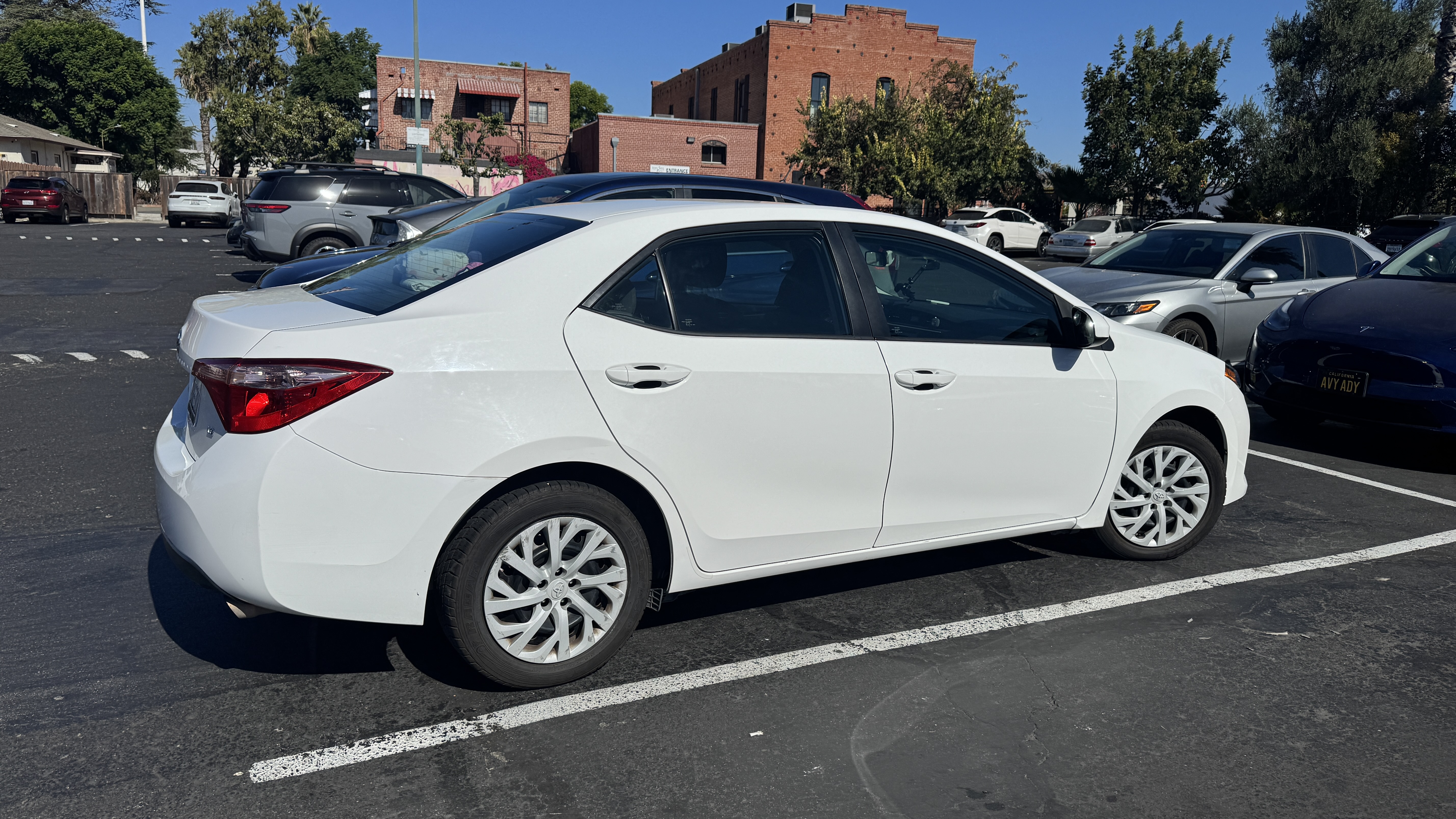 Used 2019 Toyota Corolla LE FWD image 2