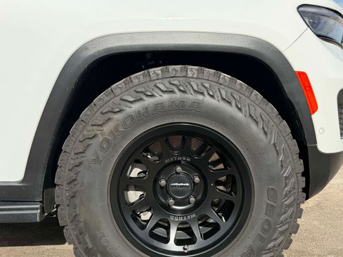 Used 2022 Jeep Grand Cherokee Trailhawk w/ Advanced Protech Group II image 8