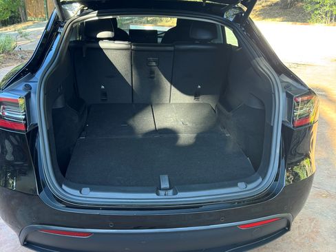 Used 2022 Tesla Model Y Long Range image 9