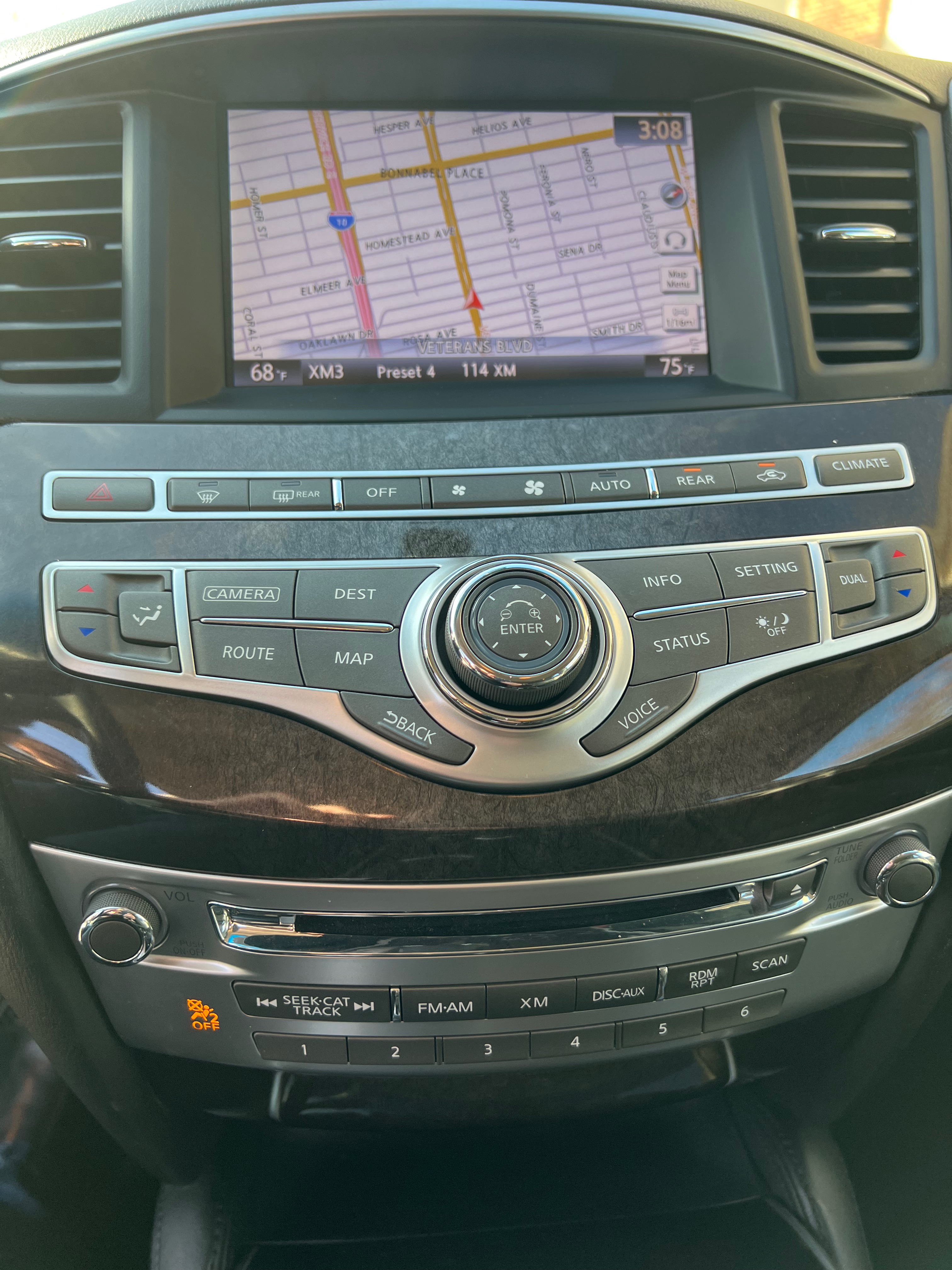 Used 2013 INFINITI JX35 FWD w/ Premium Pkg image 18