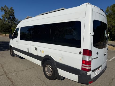 Used 2011 Mercedes-Benz Sprinter 2500 image 9