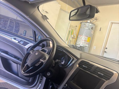 Used 2016 Ford Fusion SE w/ Equipment Group 202A image 11