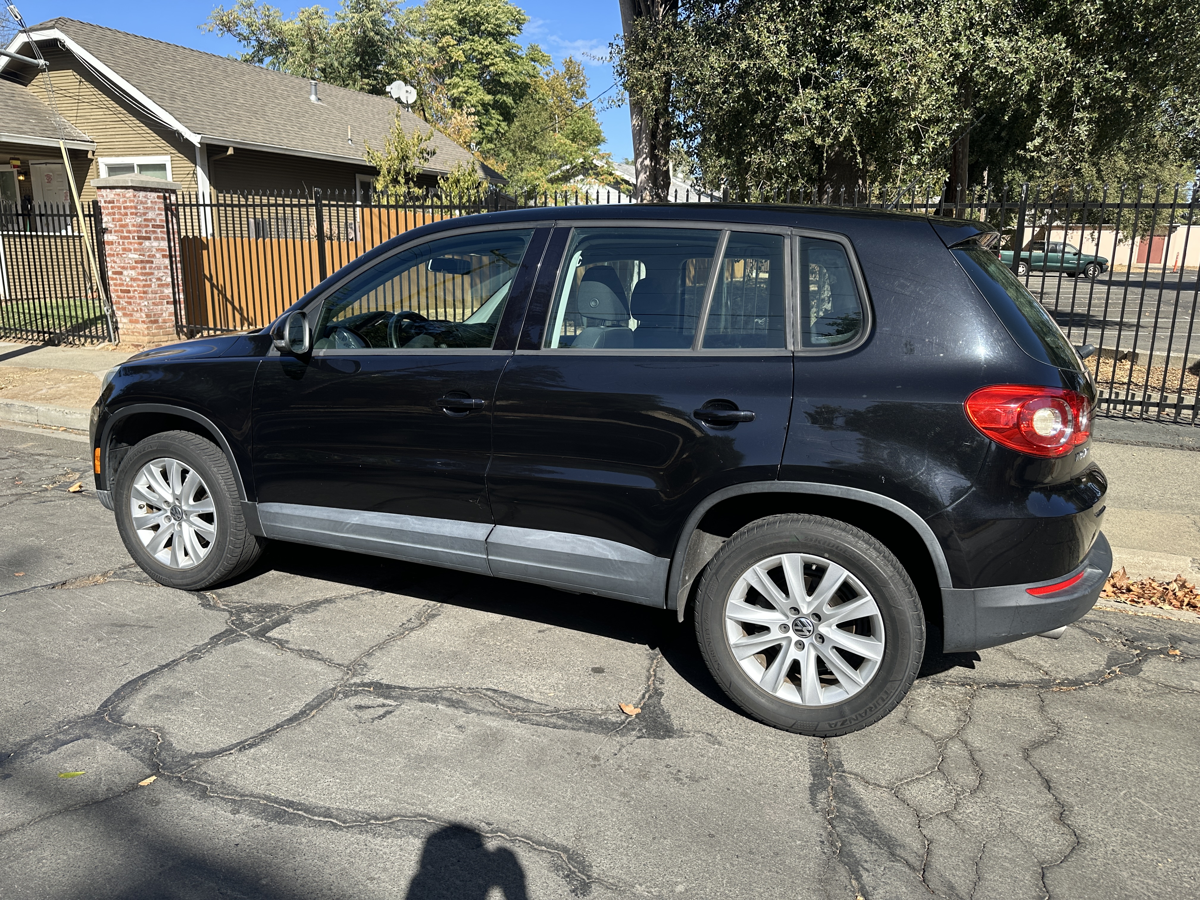 Used 2009 Volkswagen Tiguan S FWD image 4