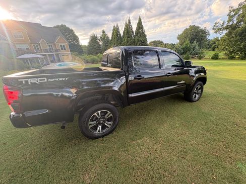 Used 2018 Toyota Tacoma TRD Sport RWD image 8
