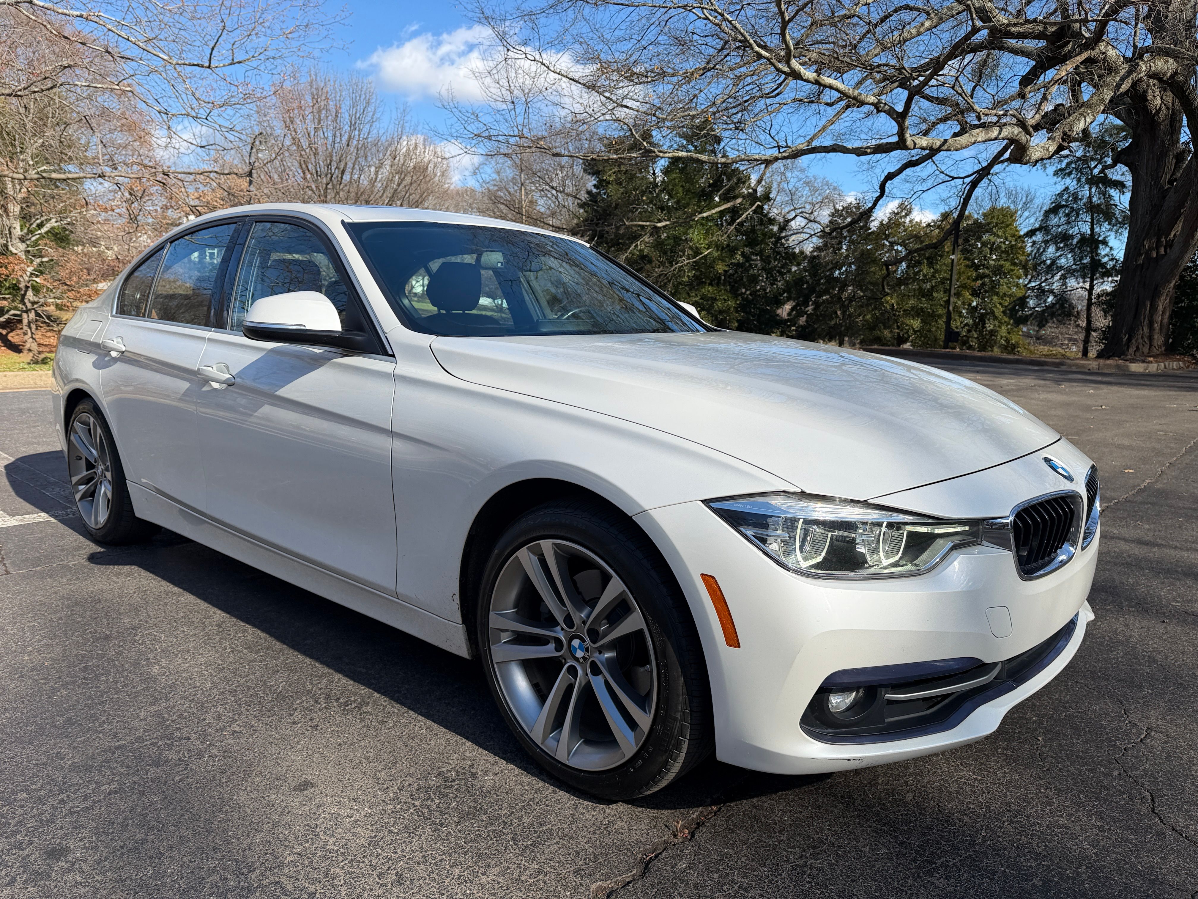 Used 2018 BMW 330i Sedan w/ Premium Package RWD image 1