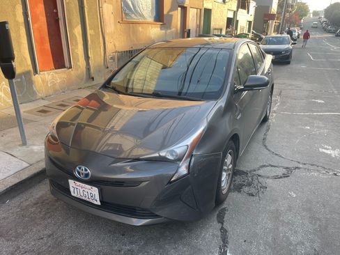 Used 2016 Toyota Prius Three Touring image 1