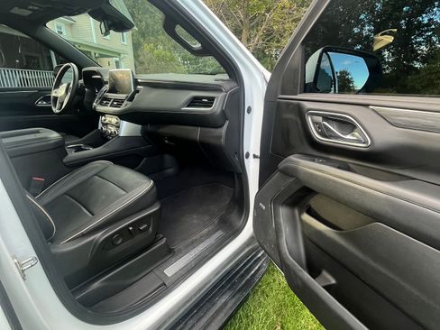 Used 2023 GMC Yukon XL SLT w/ SLT Premium Package AWD/4WD image 14